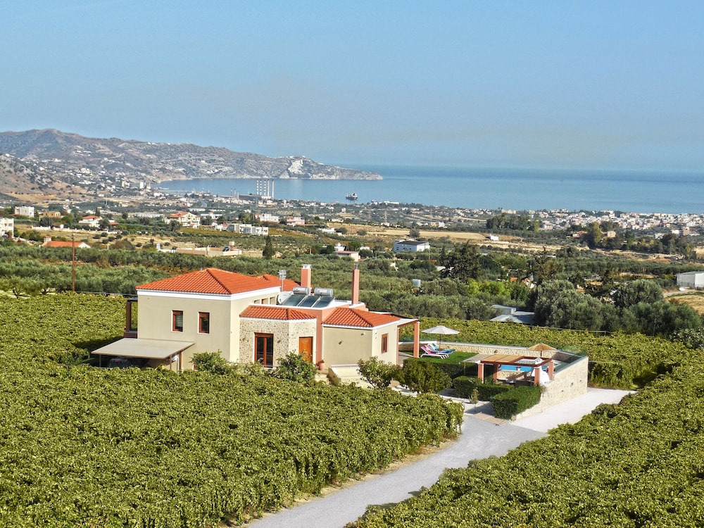 Cretan Vineyard Hill Villa Private Pool, Panoramic View, Beautiful Vineyard