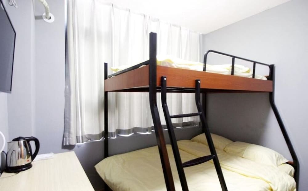 Meet Fish International Youth Hostel