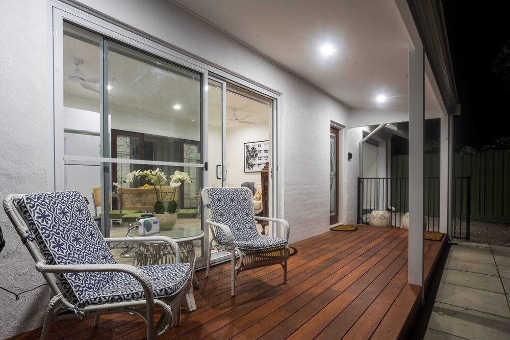 Beautiful Pet Friendly 1BR Cottage With Patio
