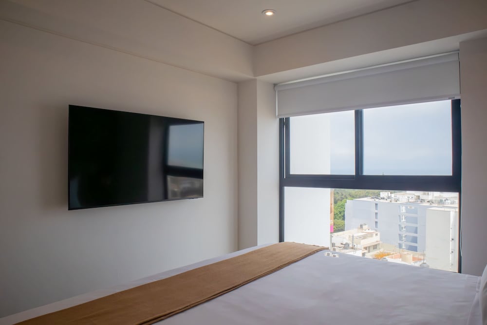 w Beautiful 3BR w Balcony in San Isidro