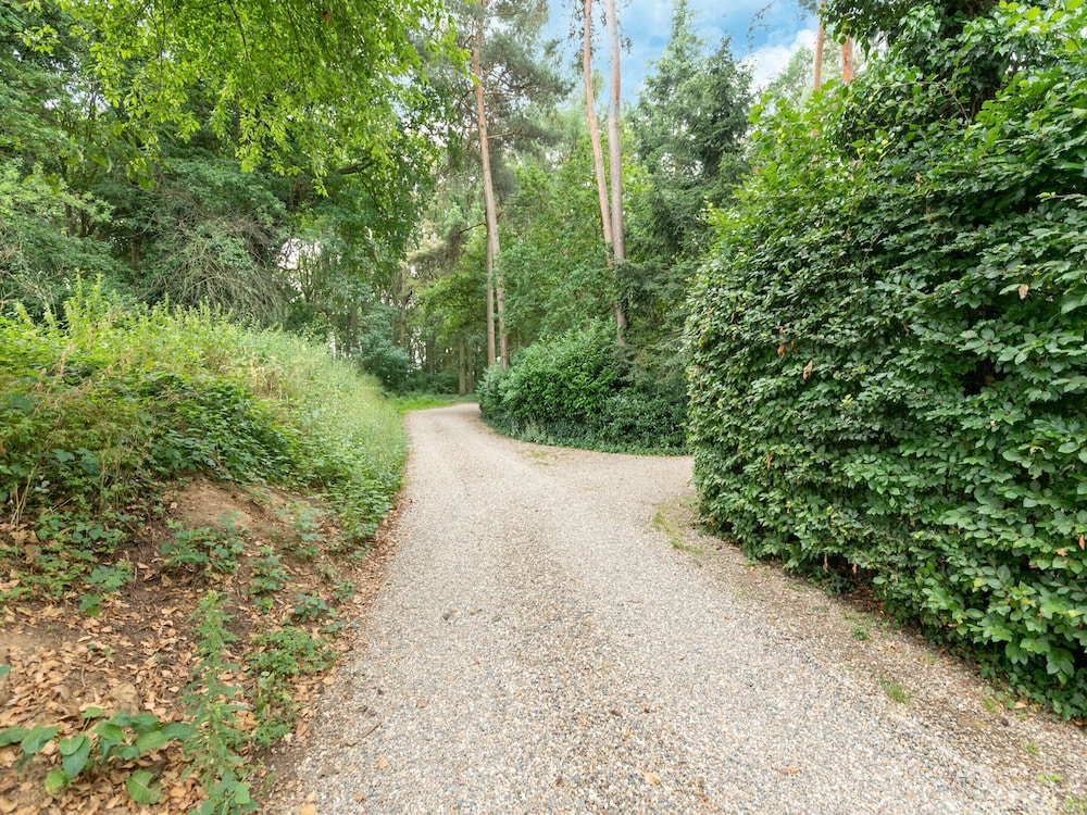 Lanaken Luxe Garden Retreat