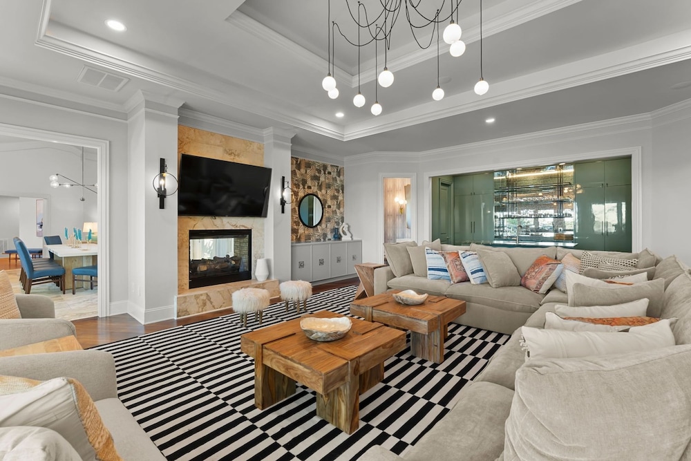 Modern Masterpiece by Avantstay Waterfront Private Dock