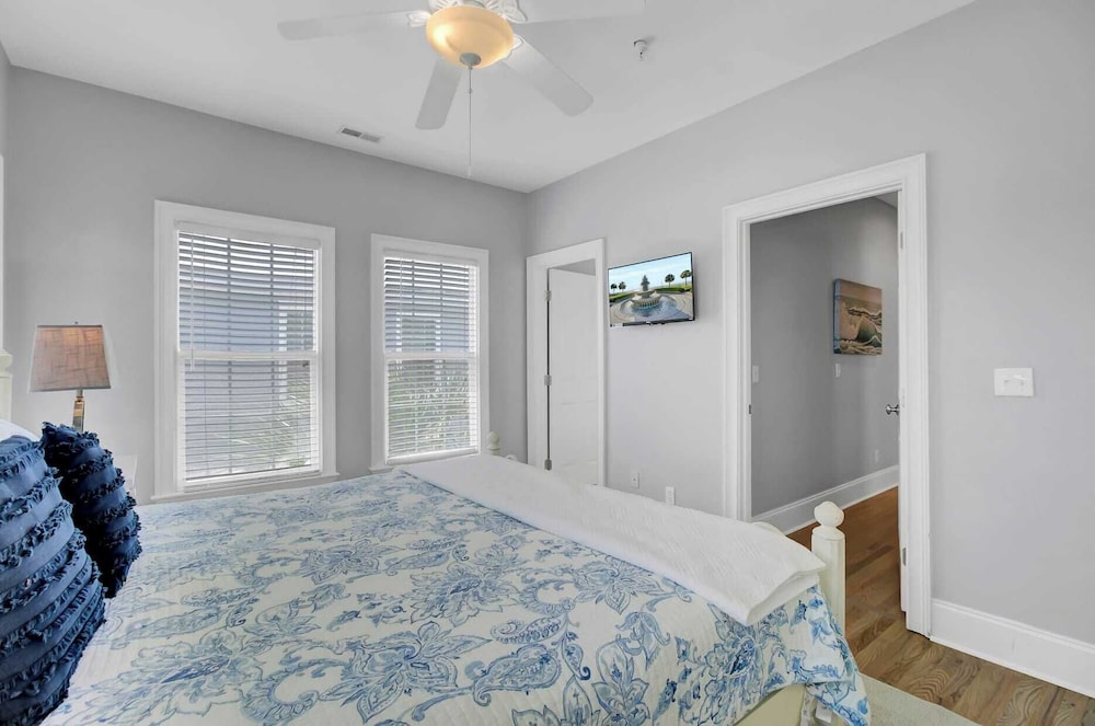 6 10th Avenue by Avantstay Steps to the Beach Pool 2691 Sqft