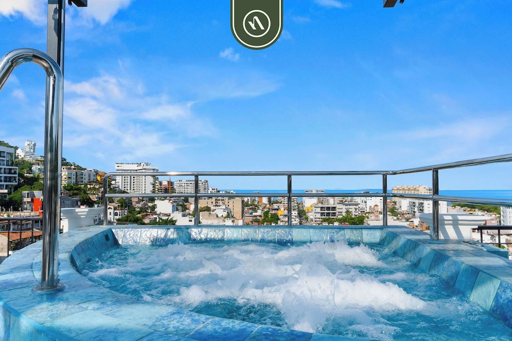New 1 BR Condo - Rooftop Pool - Oceanview