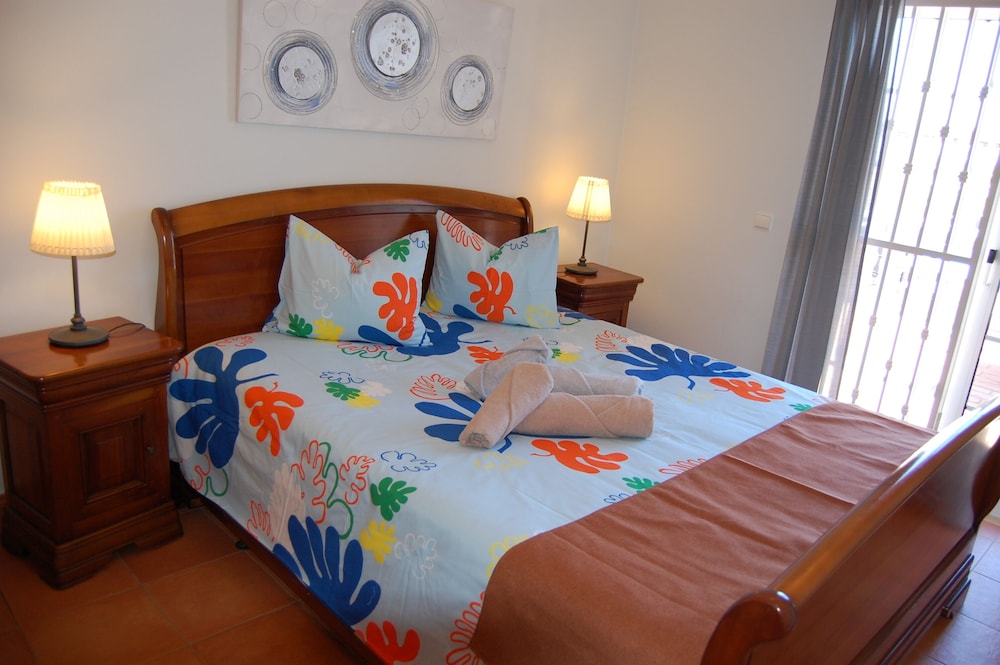 Charming 3-bedroom Villa With Wifi and Central Heating in Beautiful Santa Bárbar