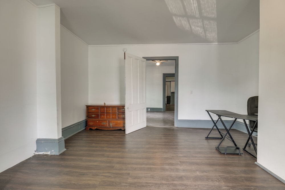 Walk to Town: Bath Apt Near Keuka Lake Wine Trail
