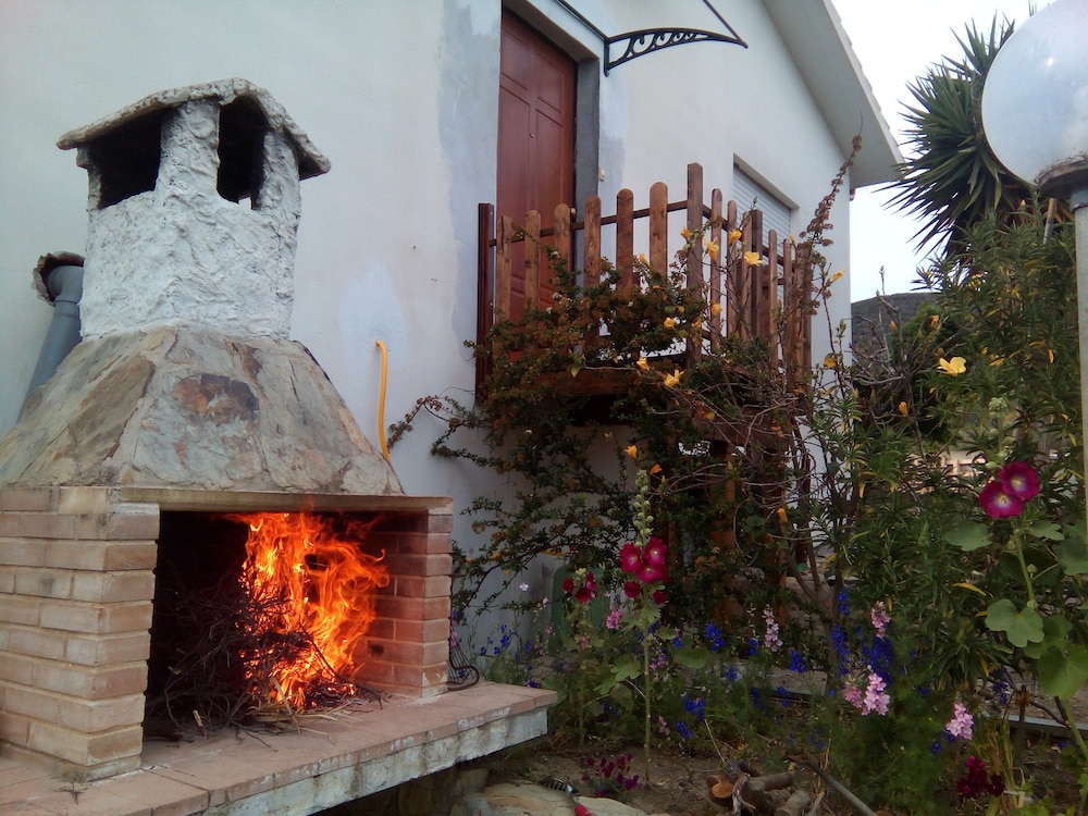 Rose Garden, Super Cheap Holiday Home in the Southernmost tip of Sardinia photo 2