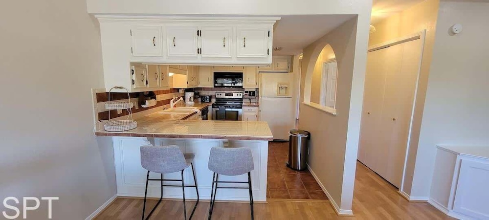 Large 3 Bedr Bay Views Pool Great Deck 3 Bedroom Condo