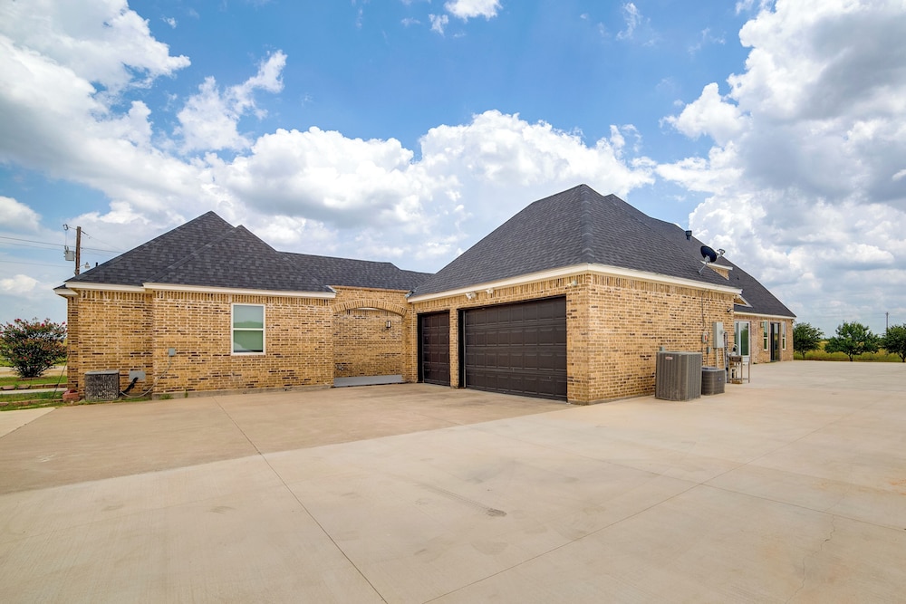 Sprawling Countryside Home in Dallas Area