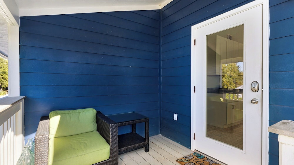 Your Ideal Beach Getaway With Private Pool, Game Room and Close to Beach!