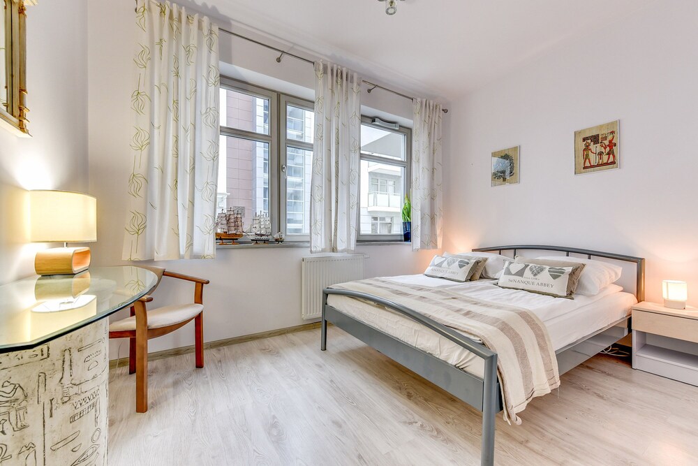 Grand Apartments - Aqua view 3