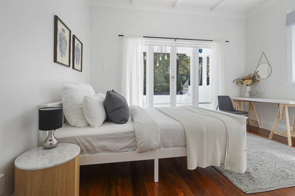 Grey Lynn - Grandeur - Cafe Lifestyle view 4