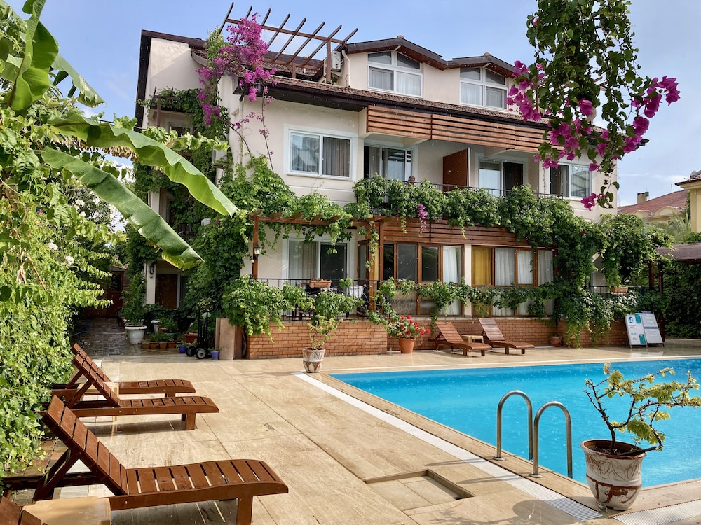 Ten Apart Hotel - Image 6