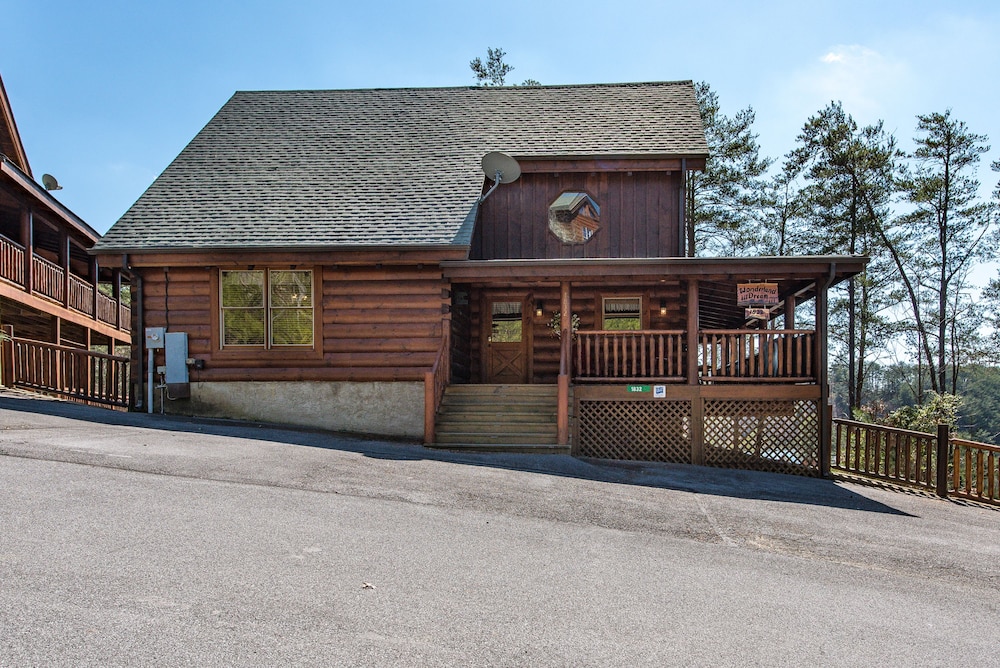 Hotel Wonderland Dream by Hosteeva - Image 1