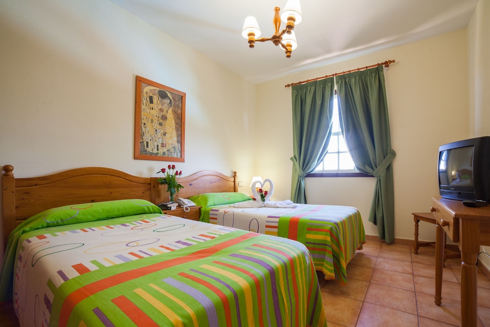 Brena Baja Vacations - Apartamentos Oasis San Antonio - Property Image 10