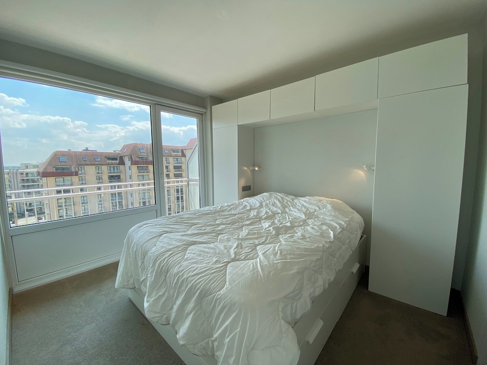 Apartment in Nieuwpoort-bad With Sea View