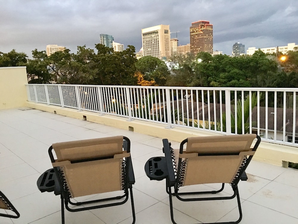 4BR Townhouse 906 by Ideal Experience VR - Image 3