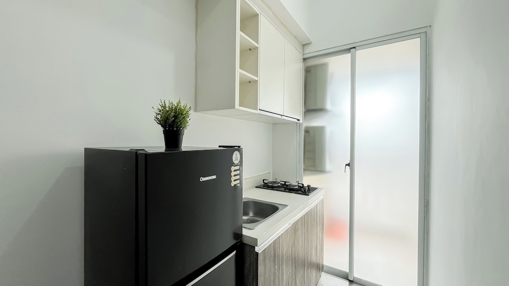 Simply Look 1Br At Vittoria Residence Apartment