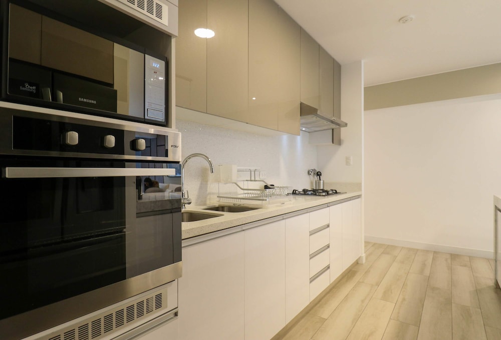 w Charming 2BR w Balcony in Miraflores
