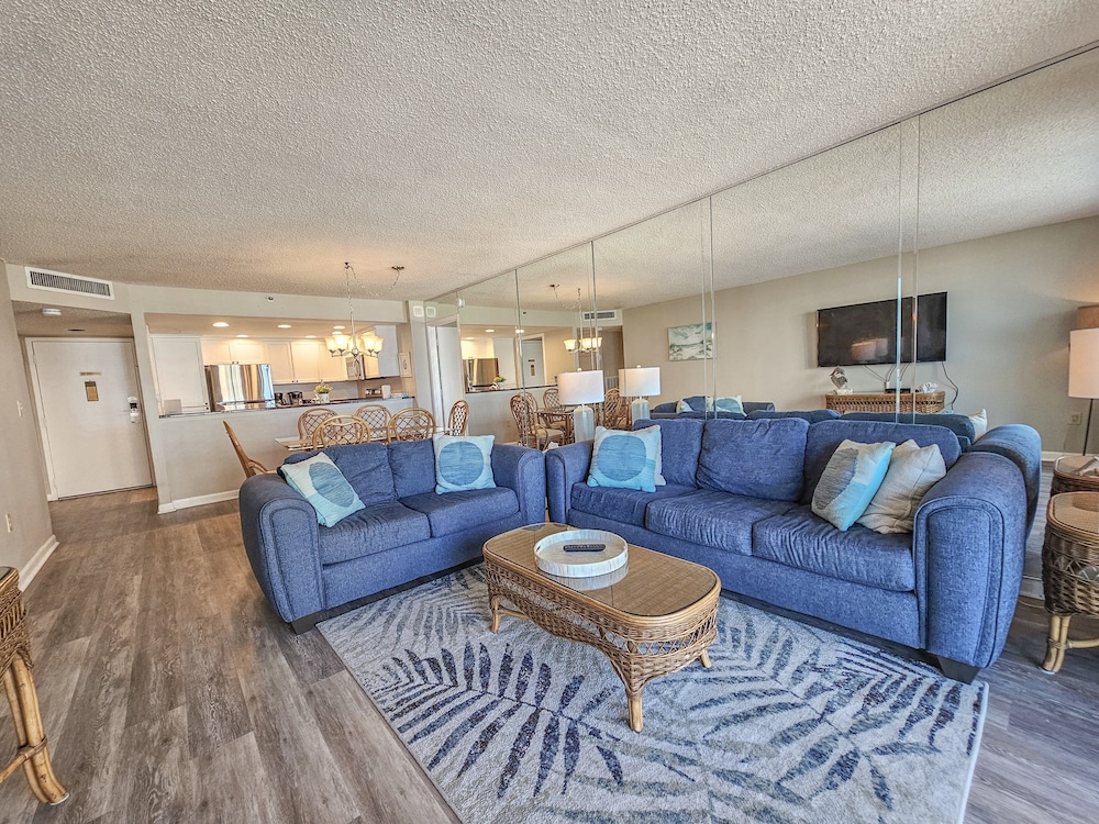 507 South Hampton 2 Bedroom Condo