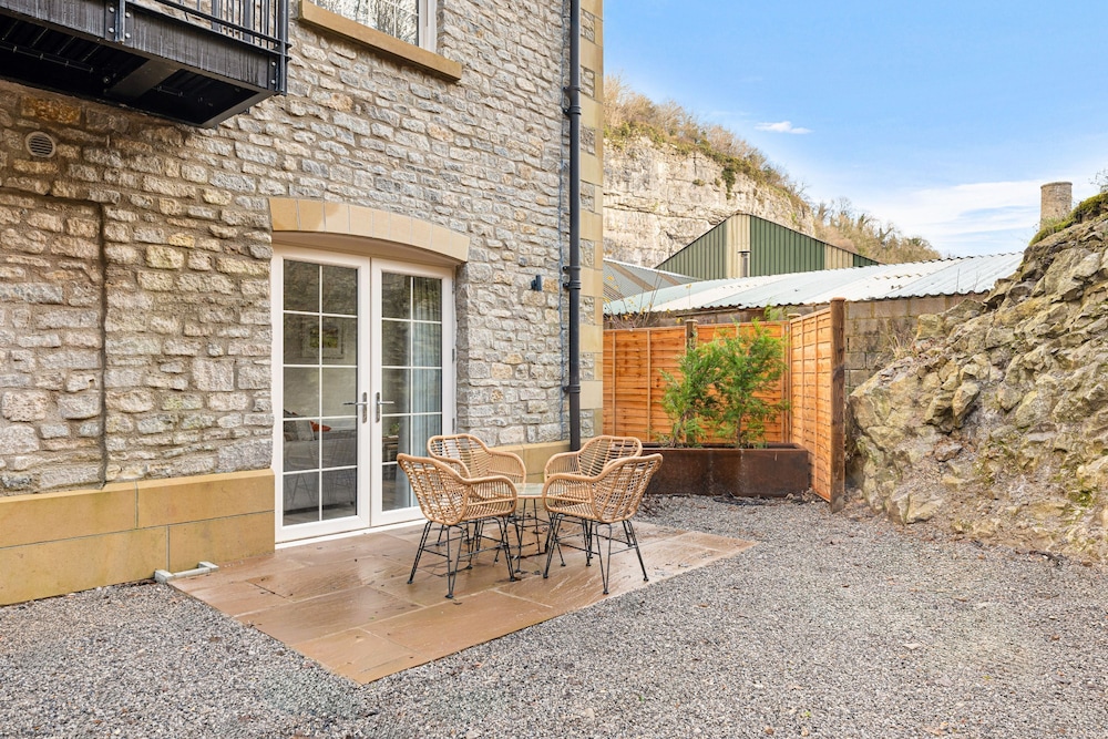 Host Stay Rock Mill 1