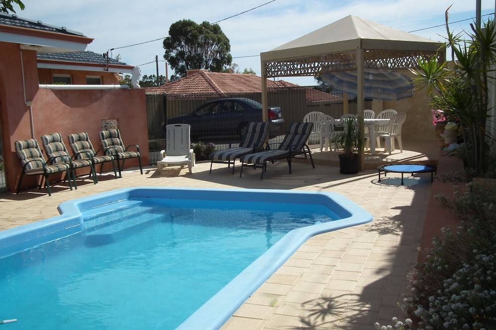 The Spanish Guesthouse, Private Rooms