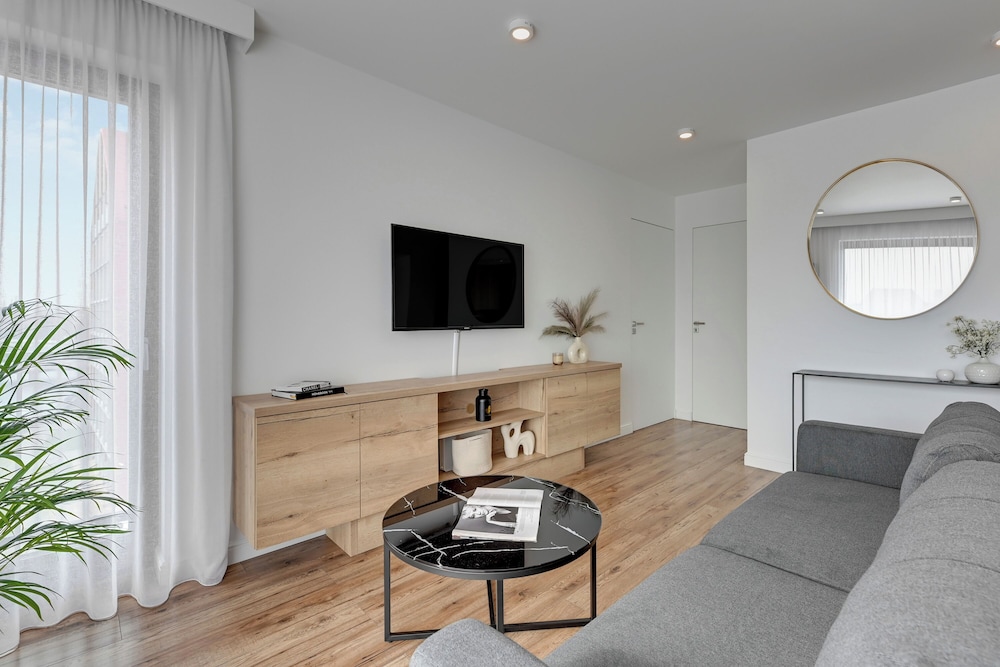Aura - Riverside & Parking by Downtown Apartments