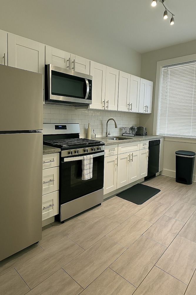 Furnished 3BR - Blackstone 1 - Image 2