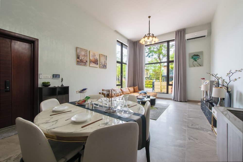Forest City Golf Villa by A & Home Party