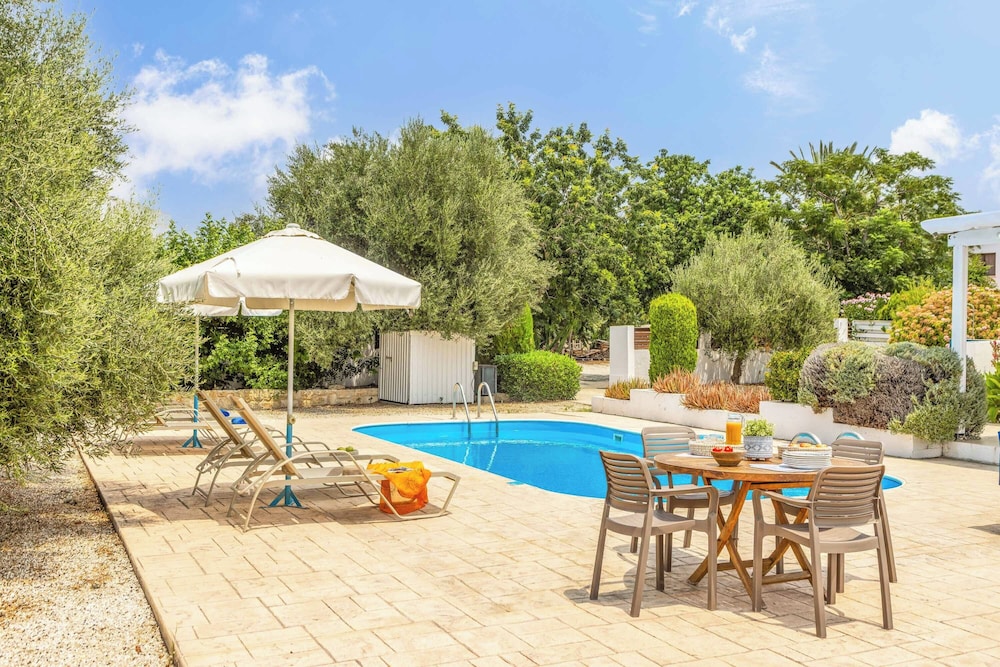 Villa Akti