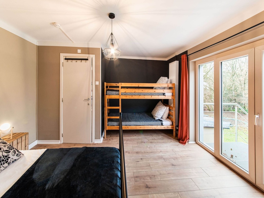 Beautiful Group House With Large Garden view 2