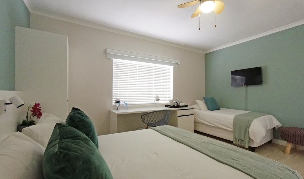 Dolphin Inn Guest House