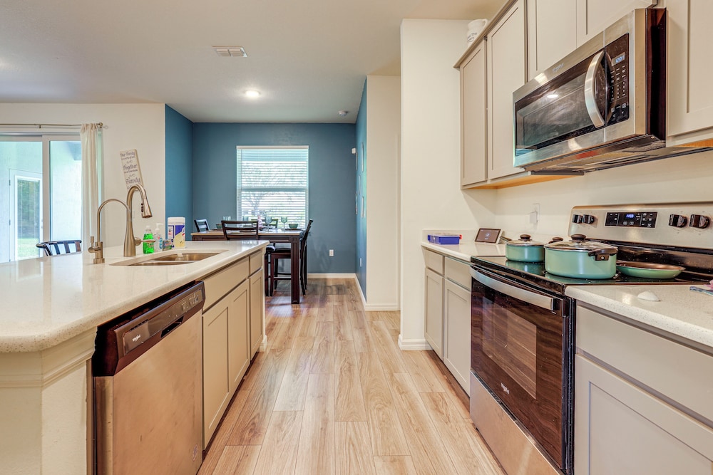 Spacious Home Near Dtwn Psl: Travel Nurses Welcome