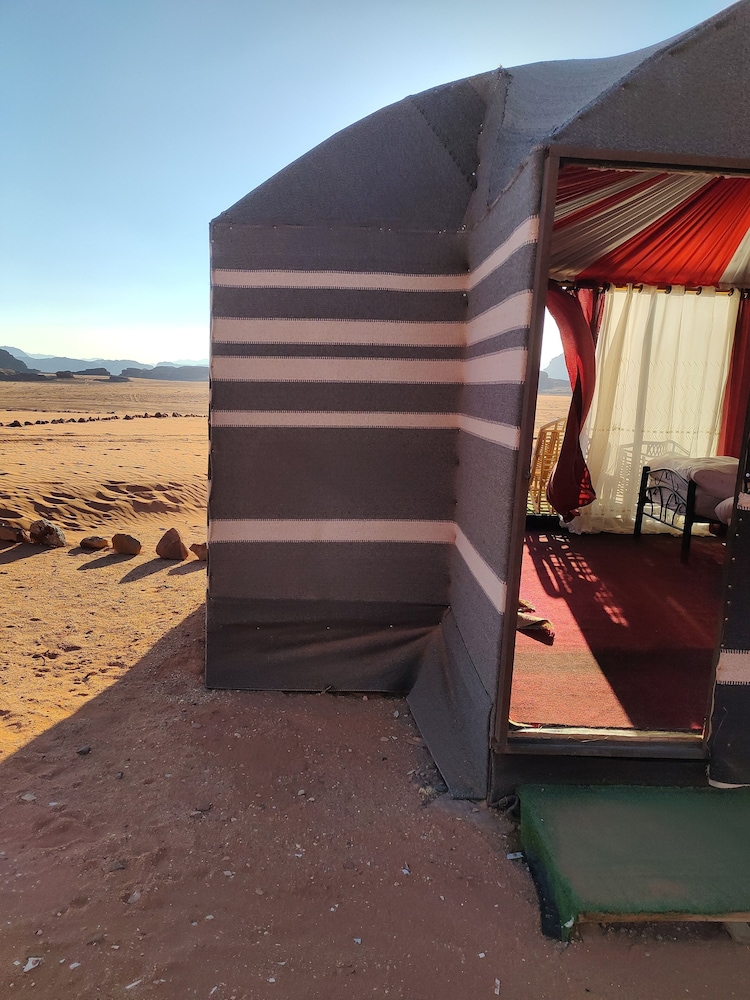 desert roze view 3