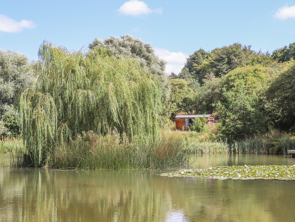 The Shepherds Hut at Bridge Lake Farm & Fishery