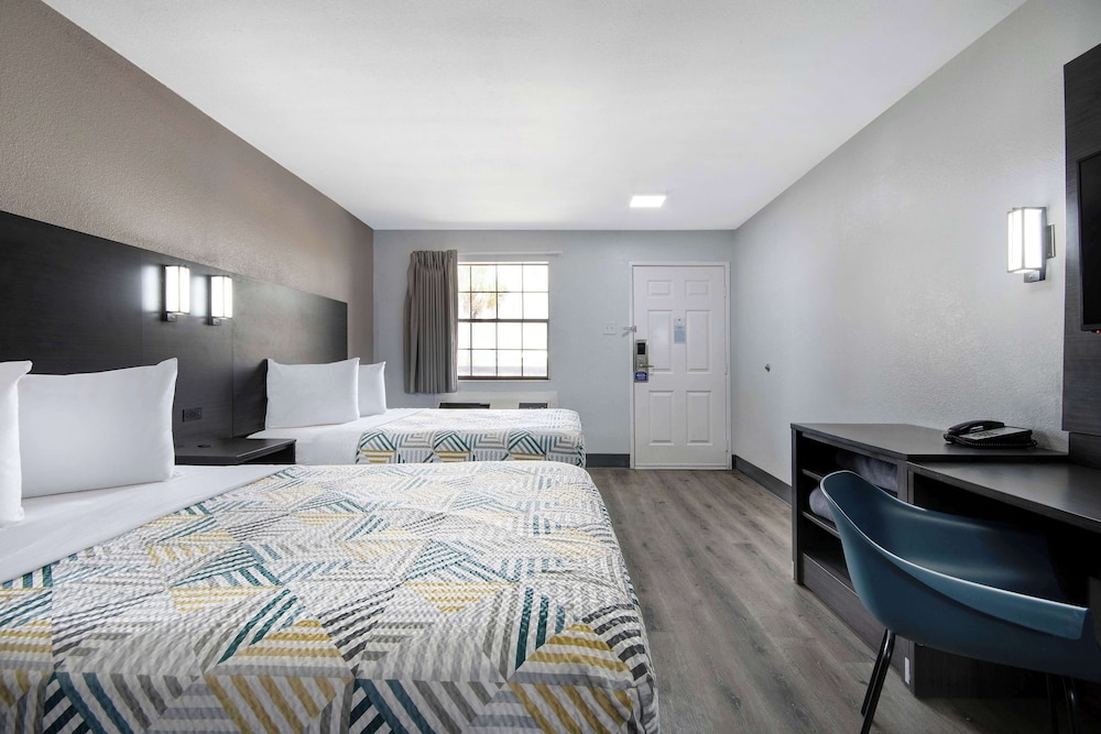 Motel 6 San Antonio, TX - Northwest Medical Center