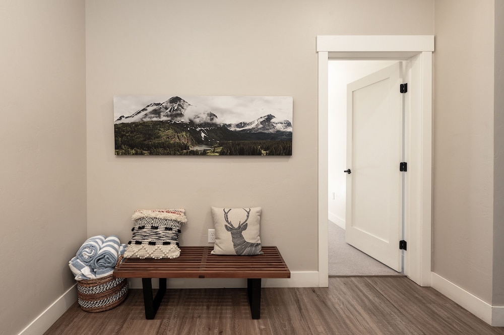 Downtown Flat 2 Bedroom Condo