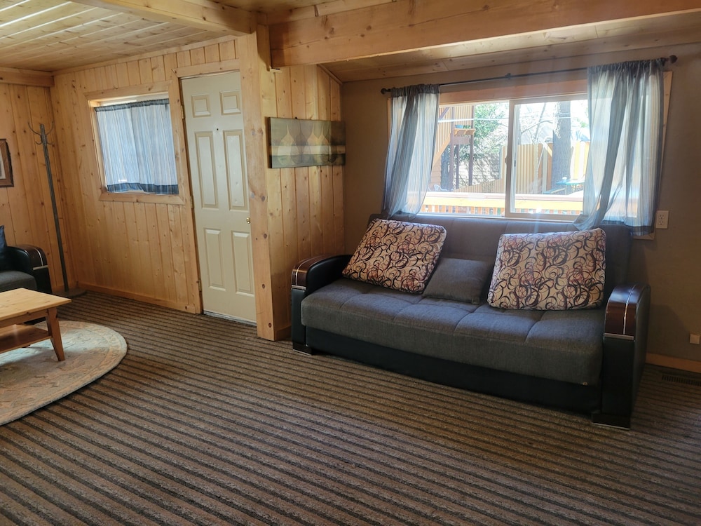 Sleepy Hollow Cabins and Hotel