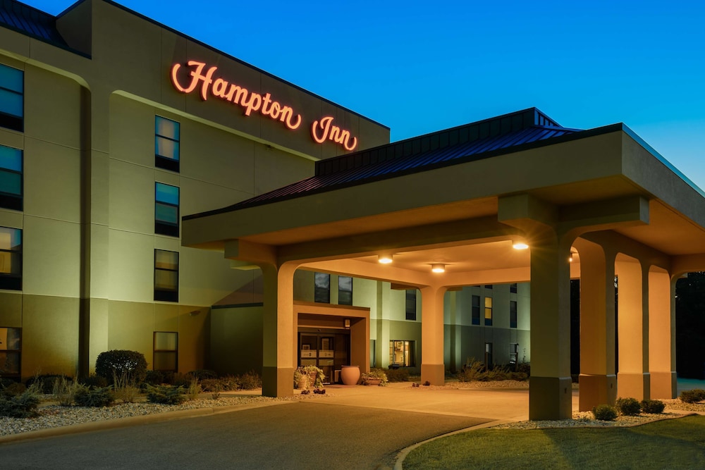 Mount Vernon Vacations - Hampton Inn Mt. Vernon - Property Image 1
