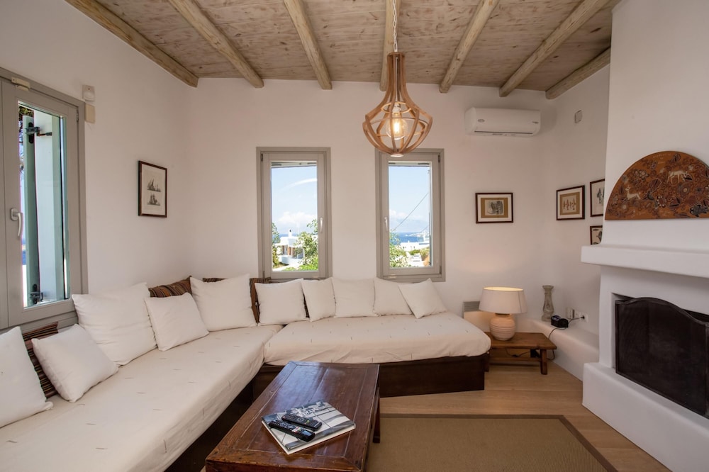 Baroness in Mykonos With 5 Bedrooms and 4 5 Bathrooms view 4