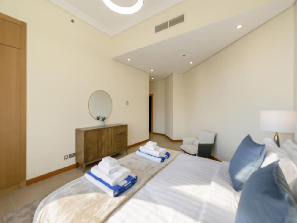 Short-stay at Al Haseer - 4 Beds Palm Holiday Apt