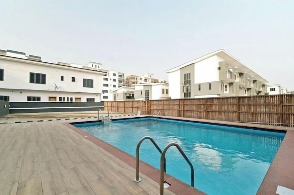 D King Suites and Apartment