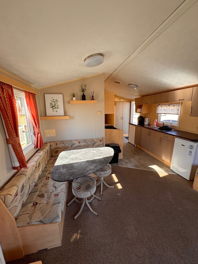 3 Bed Caravan - Side Gated Decking, Wifi, Pets