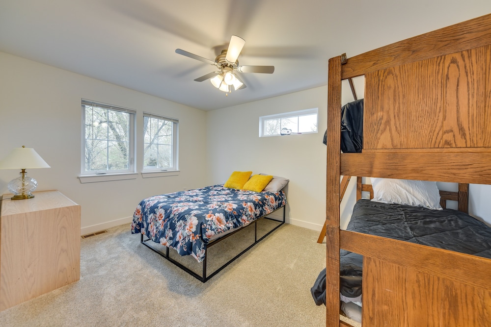 Burlington Vacations - Lakefront Burlington Vacation Rental: Dock Beach - Property Image 29