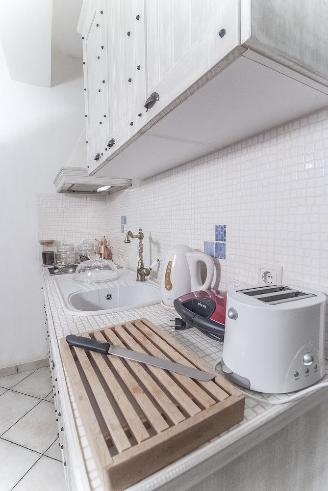 Ostra Menalon Luxury Suites