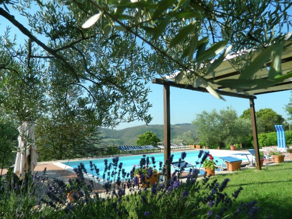 Farmhouse With Stables, Horses and the Ability to Make Horseback Riding