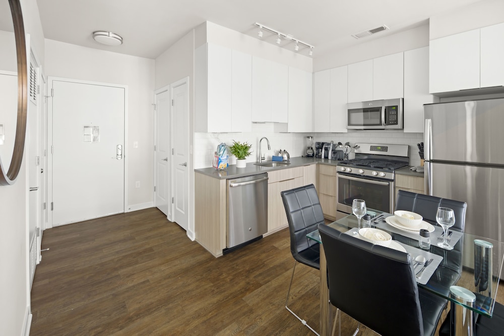 Global Luxury Suites at Reston - Property Image 31