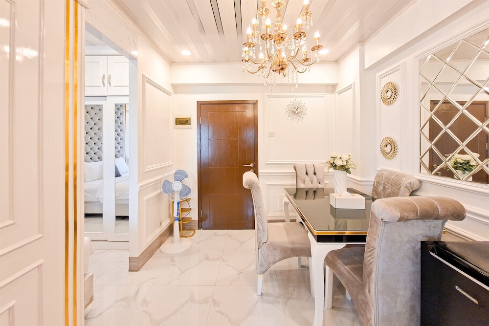 Classic Studio At Loftvilles City Apartment