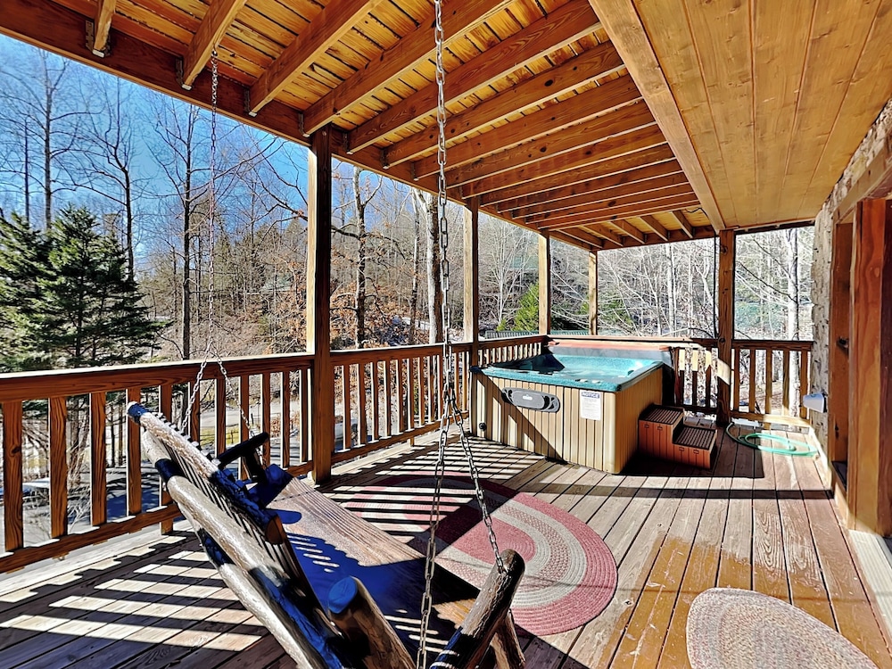 Smoky Bear Hideaway by Jackson Mountain Rentals