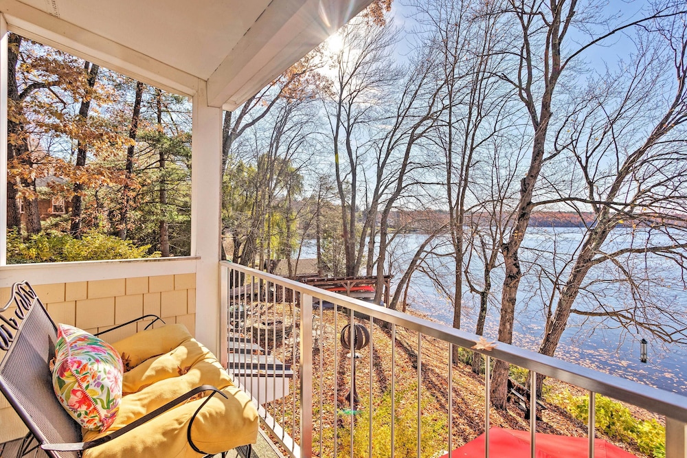 Vibrant Sterling Lakefront Lodge w/ Kayaks